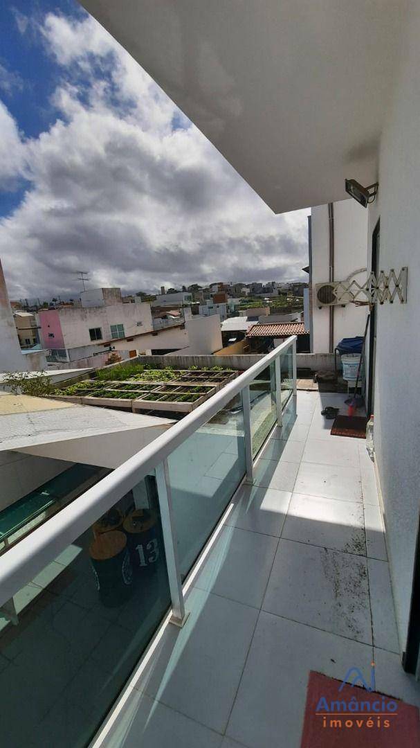 Casa de Condomínio à venda com 4 quartos, 201m² - Foto 24