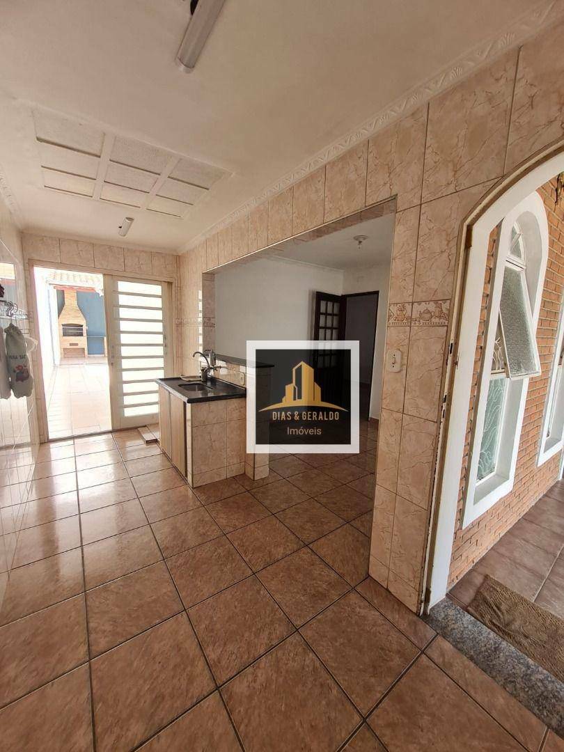 Casa à venda com 3 quartos, 101m² - Foto 2