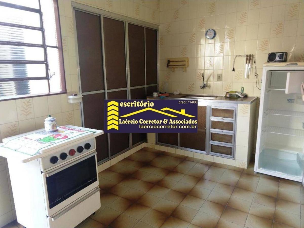 Casa à venda com 3 quartos, 131m² - Foto 2