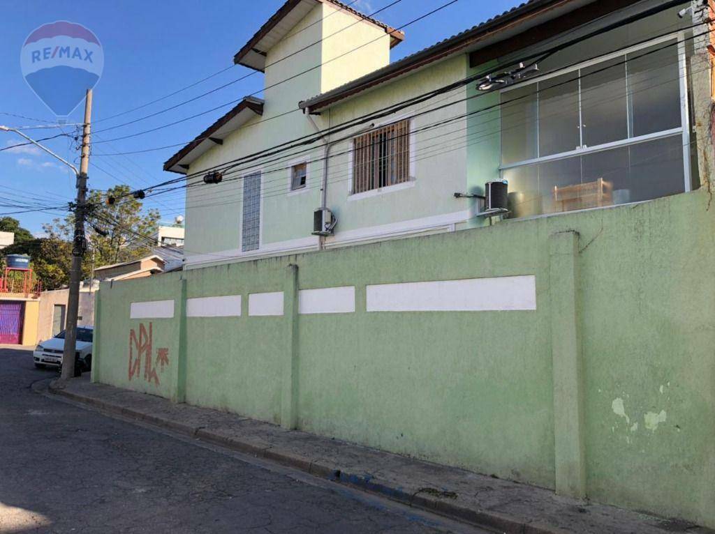 Casa à venda com 3 quartos, 250m² - Foto 2