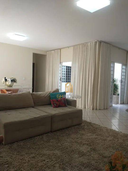 Casa à venda com 4 quartos, 188m² - Foto 2