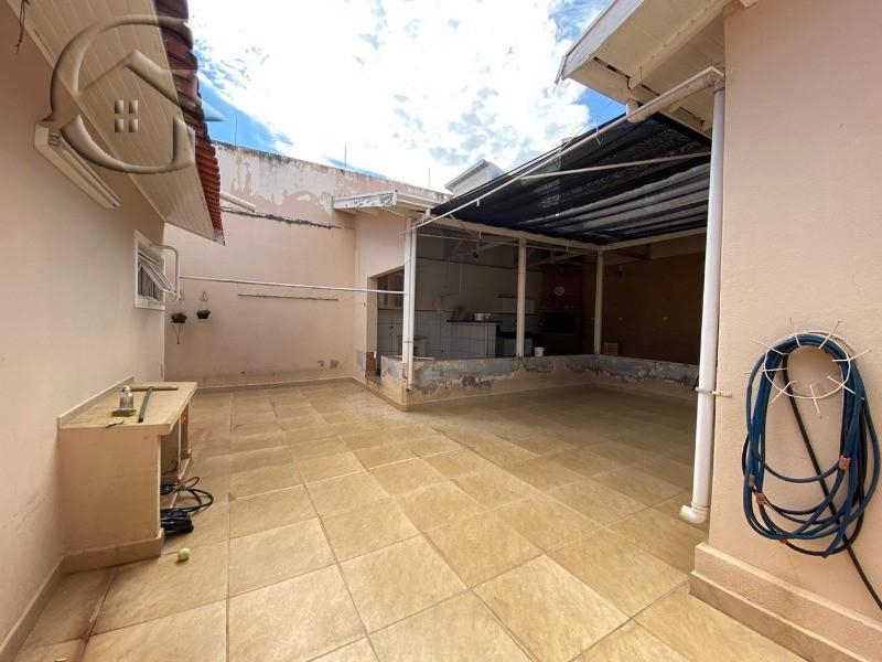 Casa para alugar com 4 quartos, 250m² - Foto 20