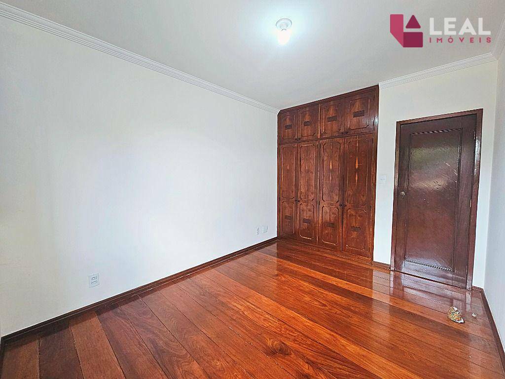 Apartamento para alugar com 3 quartos, 130m² - Foto 19
