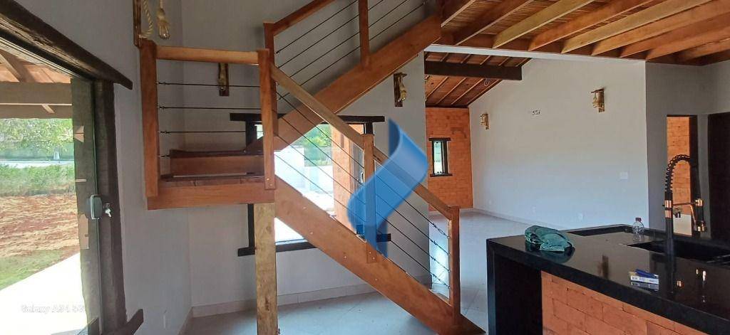 Casa de Condomínio à venda com 3 quartos, 228m² - Foto 3