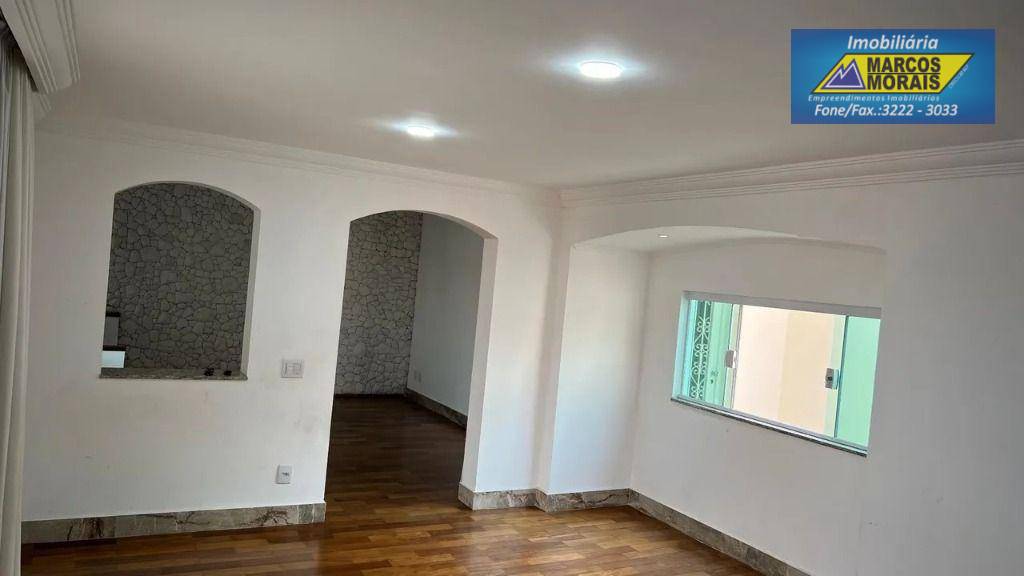 Casa para alugar com 2 quartos, 300m² - Foto 2