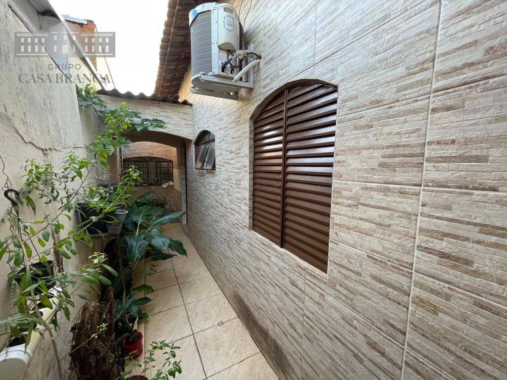 Casa à venda com 3 quartos, 146m² - Foto 2