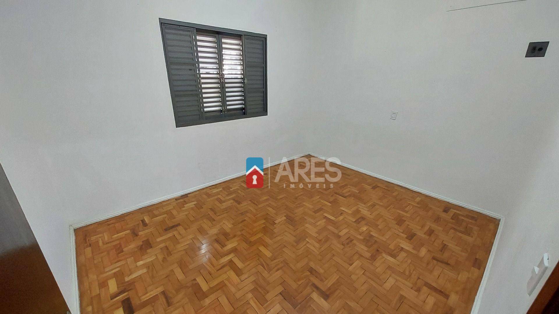 Casa para alugar com 4 quartos, 220m² - Foto 14