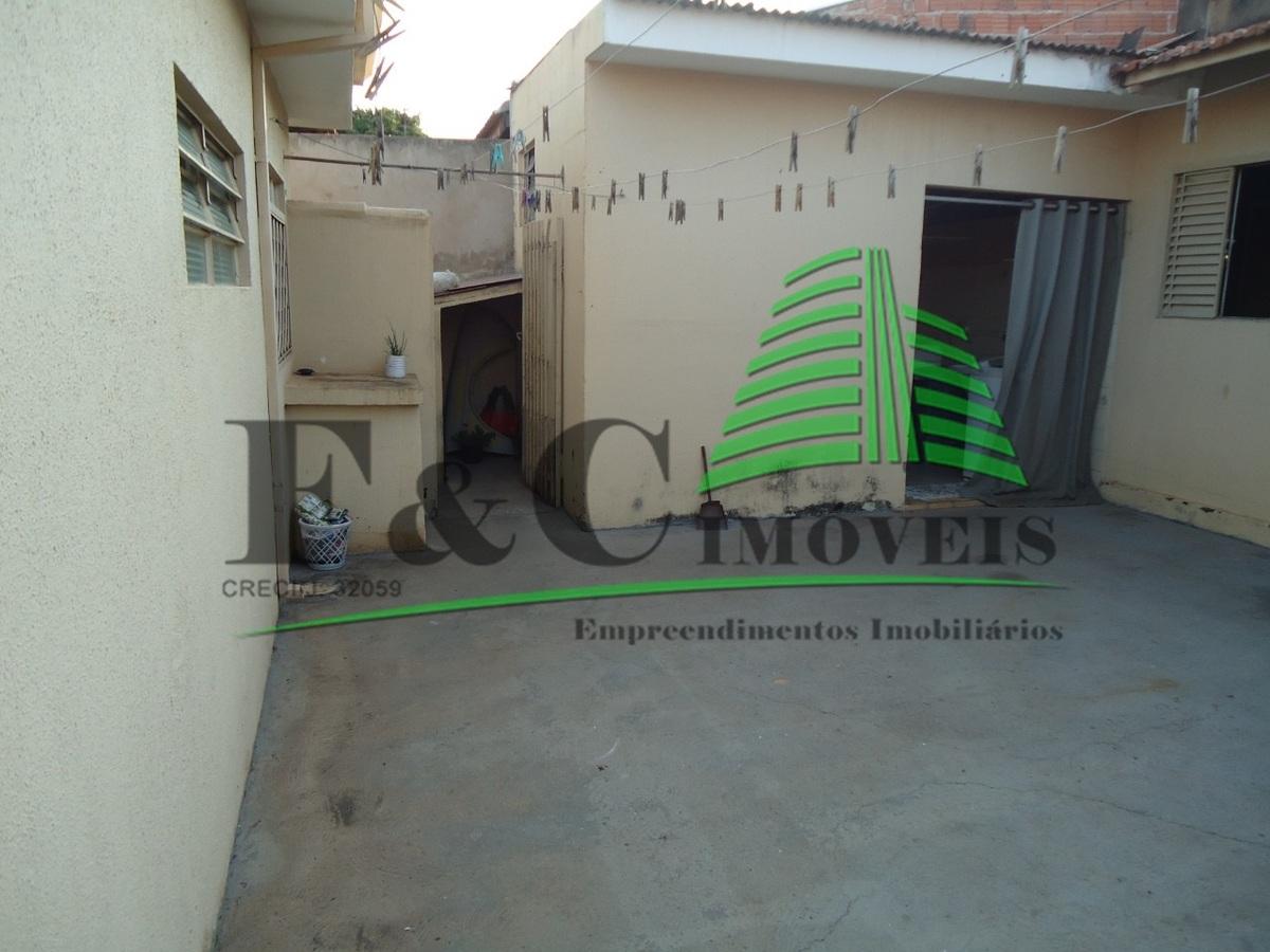 Casa à venda com 3 quartos, 250m² - Foto 4