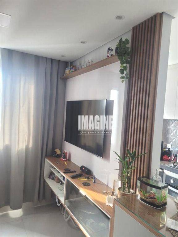 Apartamento à venda com 2 quartos, 42m² - Foto 2