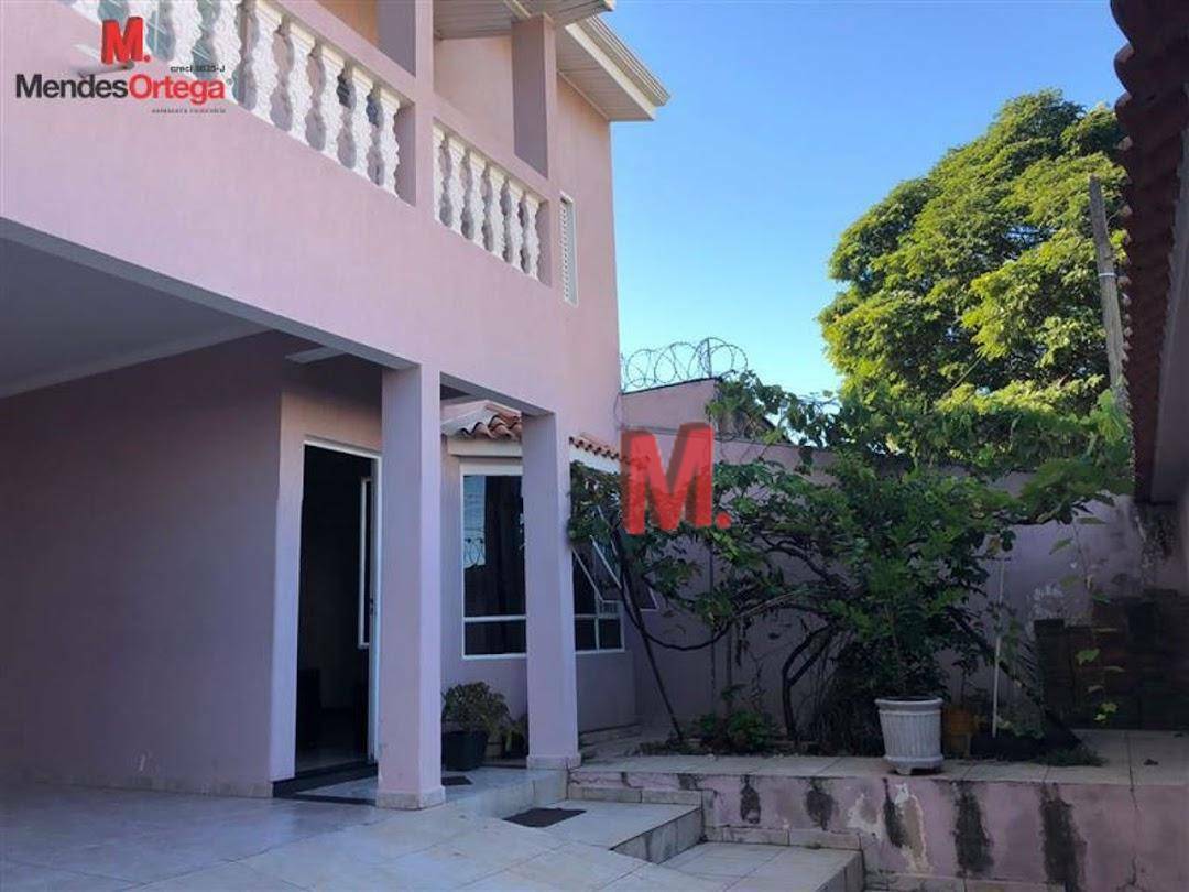 Casa à venda com 3 quartos, 244m² - Foto 3