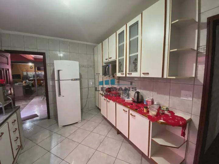 Casa para alugar com 3 quartos, 252m² - Foto 38