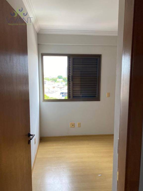 Apartamento à venda com 3 quartos, 219m² - Foto 3