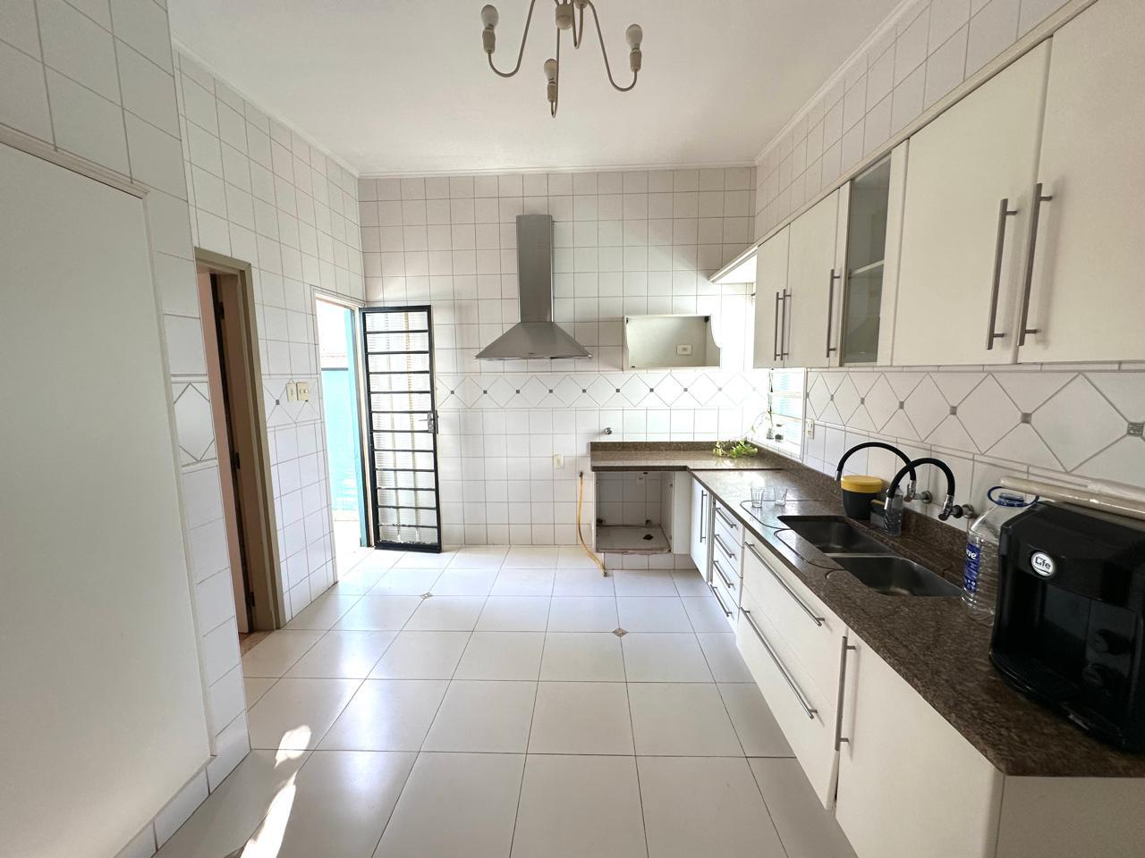 Casa à venda com 3 quartos, 360m² - Foto 10