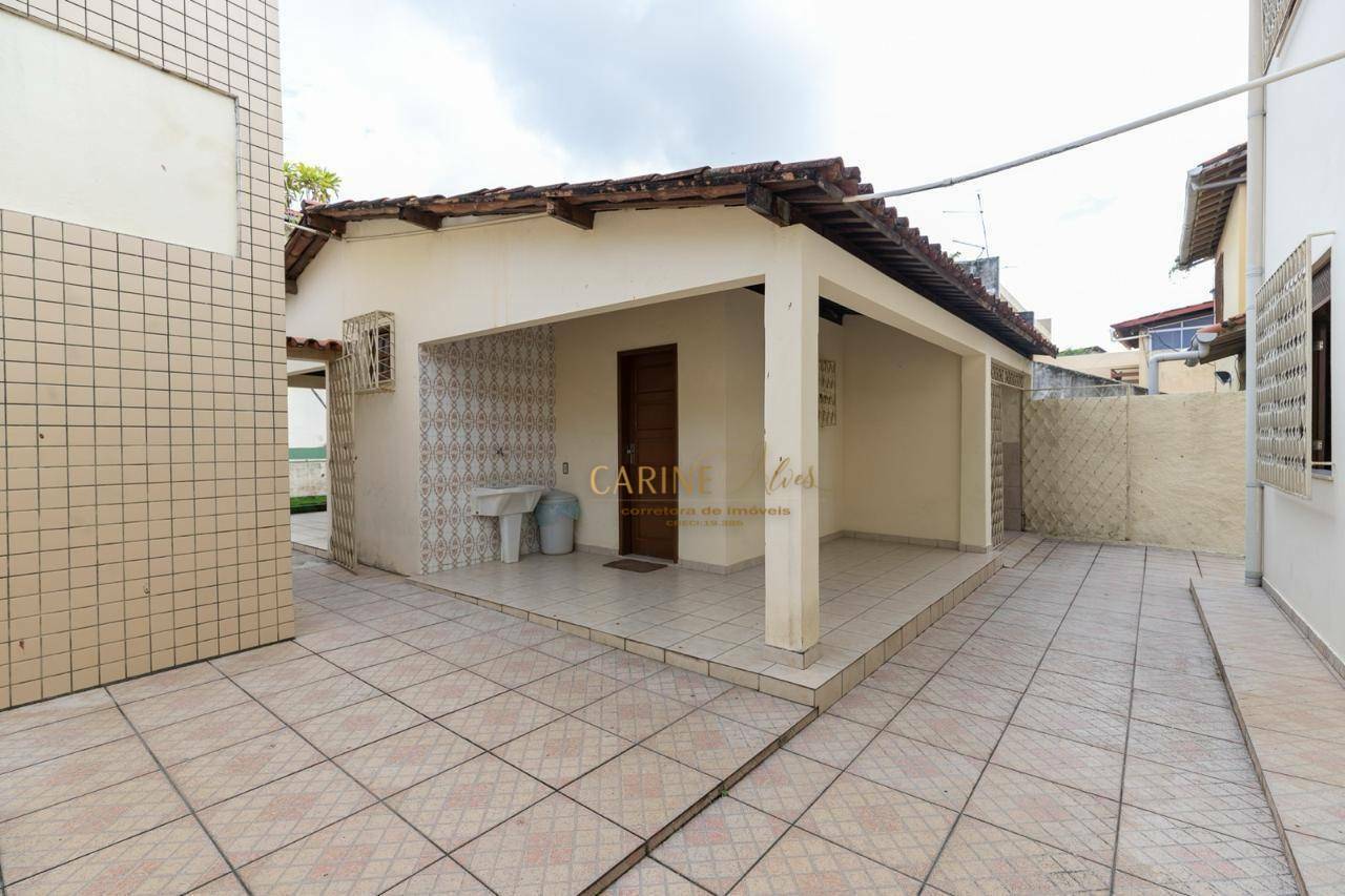 Casa à venda com 5 quartos, 270m² - Foto 25