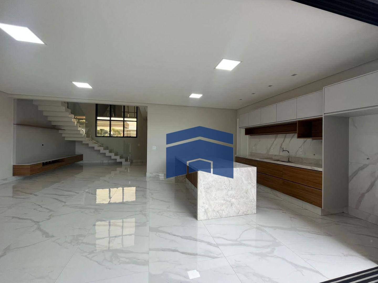 Sobrado à venda com 3 quartos, 330m² - Foto 3