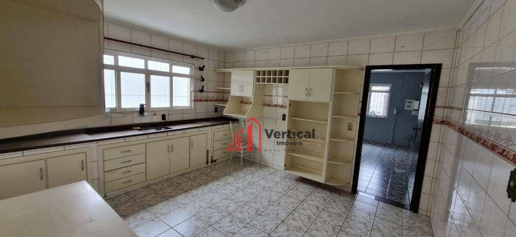 Sobrado à venda e aluguel com 3 quartos, 230m² - Foto 3