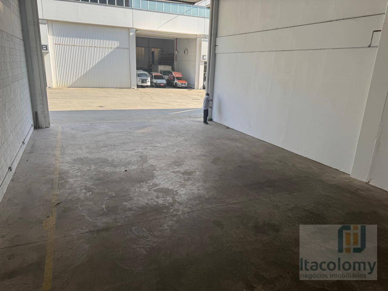 Depósito-Galpão-Armazém para alugar, 1100m² - Foto 28