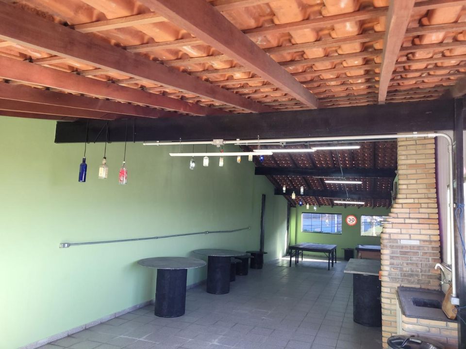 Casa à venda com 4 quartos, 290m² - Foto 1