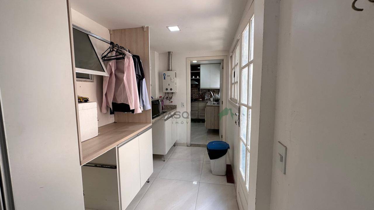 Casa à venda com 4 quartos, 371m² - Foto 13