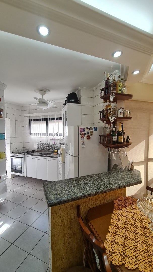 Apartamento à venda com 2 quartos, 70m² - Foto 12