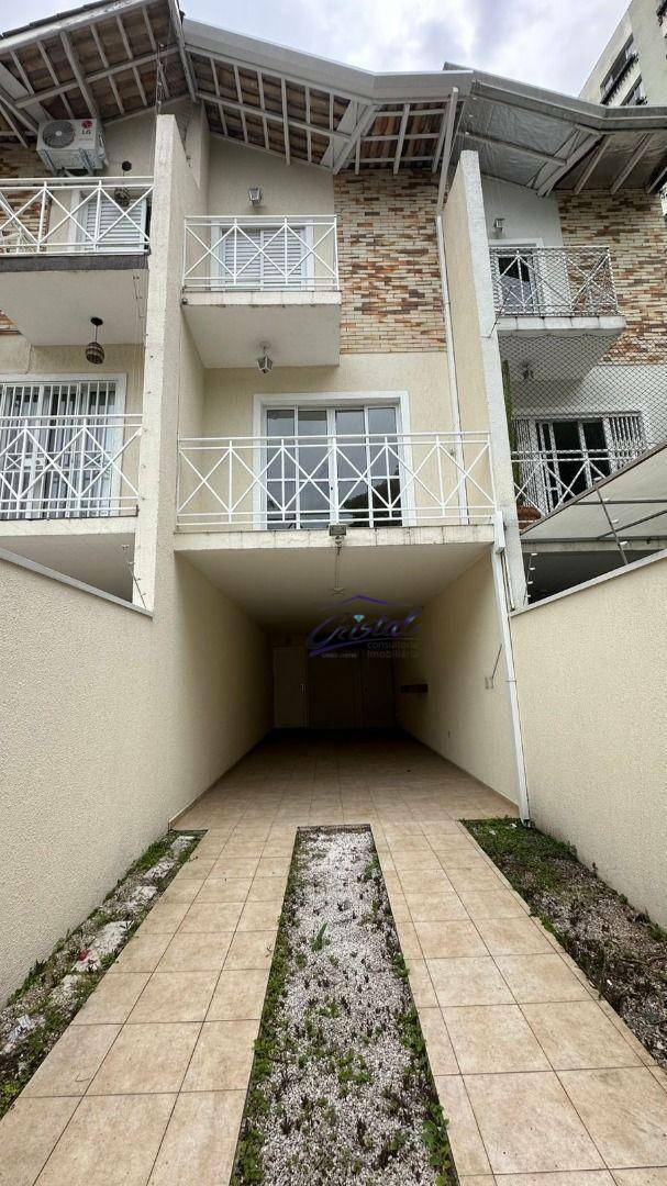 Casa à venda com 3 quartos, 210m² - Foto 2