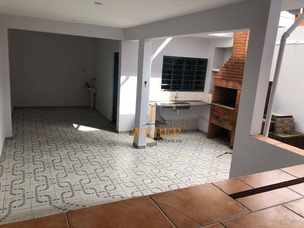 Casa à venda com 3 quartos, 130m² - Foto 1