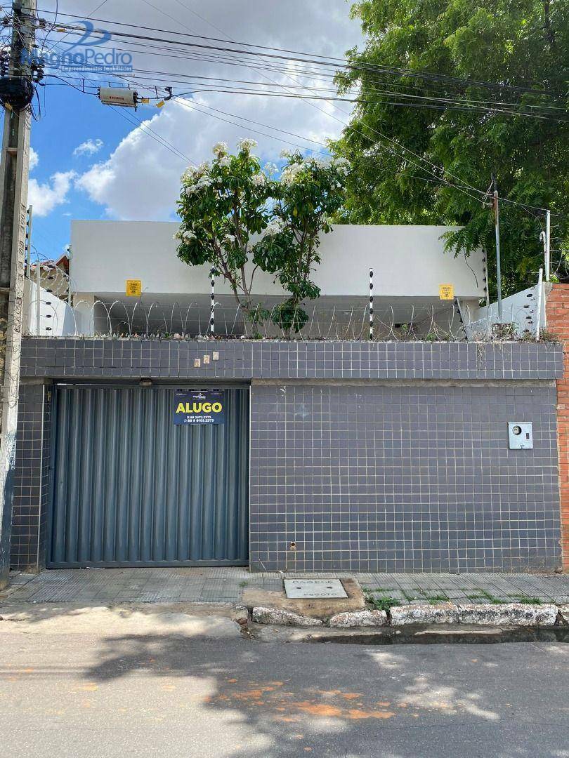 Casa para alugar com 3 quartos, 210m² - Foto 1