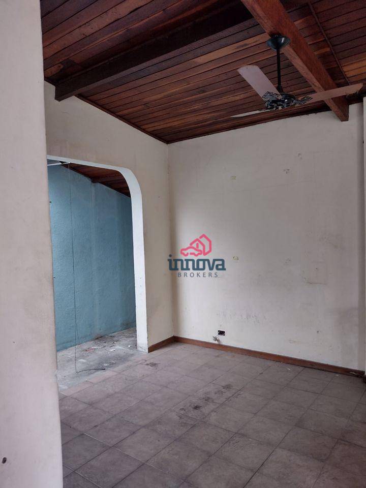 Sobrado à venda com 3 quartos, 300m² - Foto 1