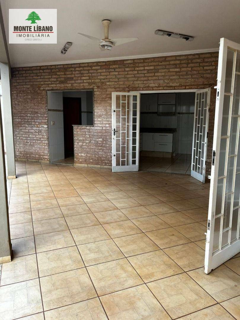 Casa à venda com 3 quartos, 300m² - Foto 1