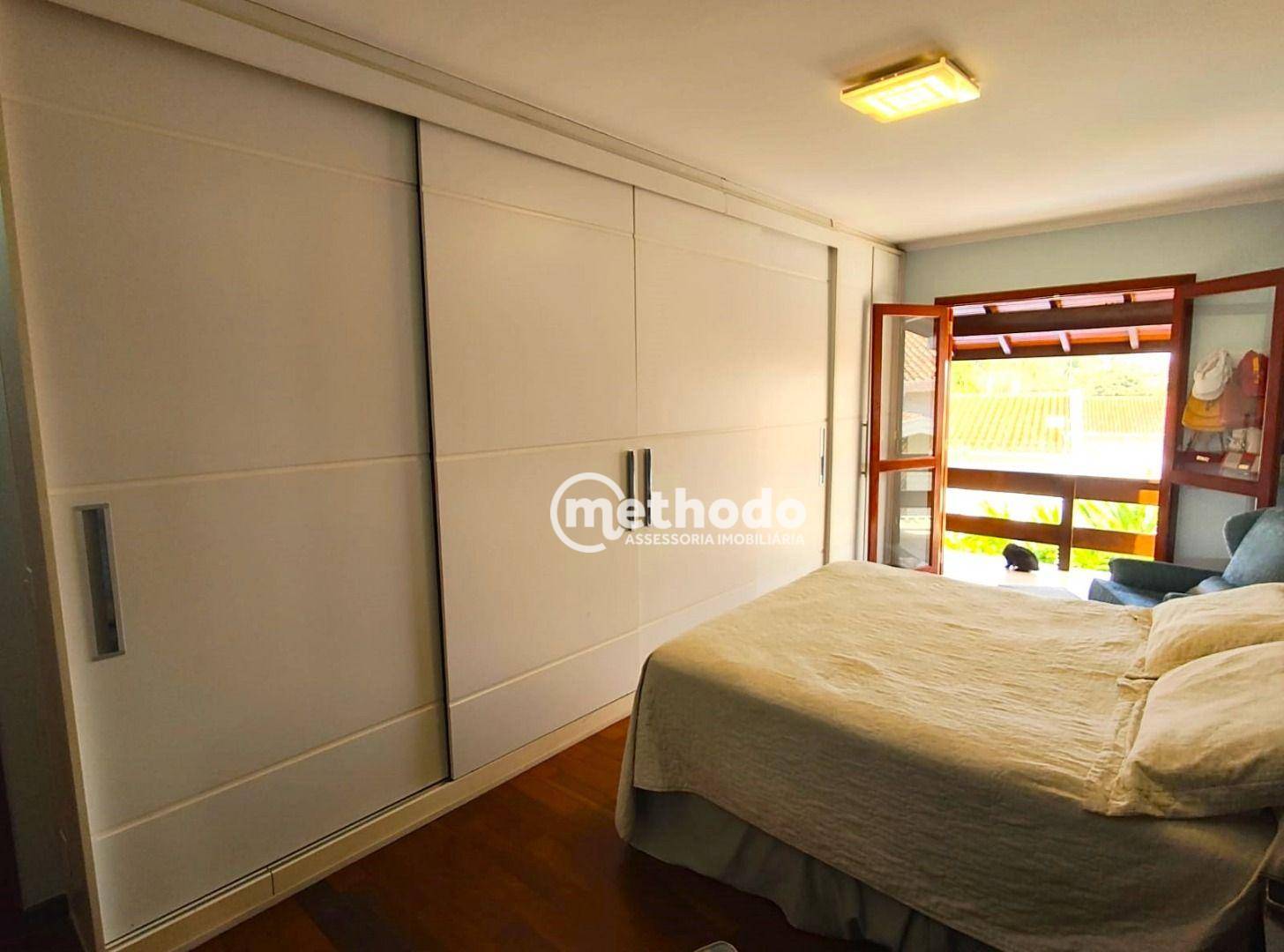 Casa de Condomínio à venda com 4 quartos, 300m² - Foto 32