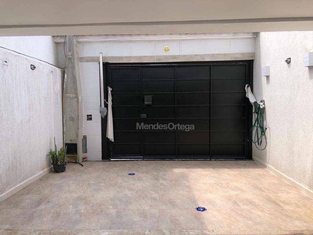 Casa à venda e aluguel com 3 quartos, 278m² - Foto 3