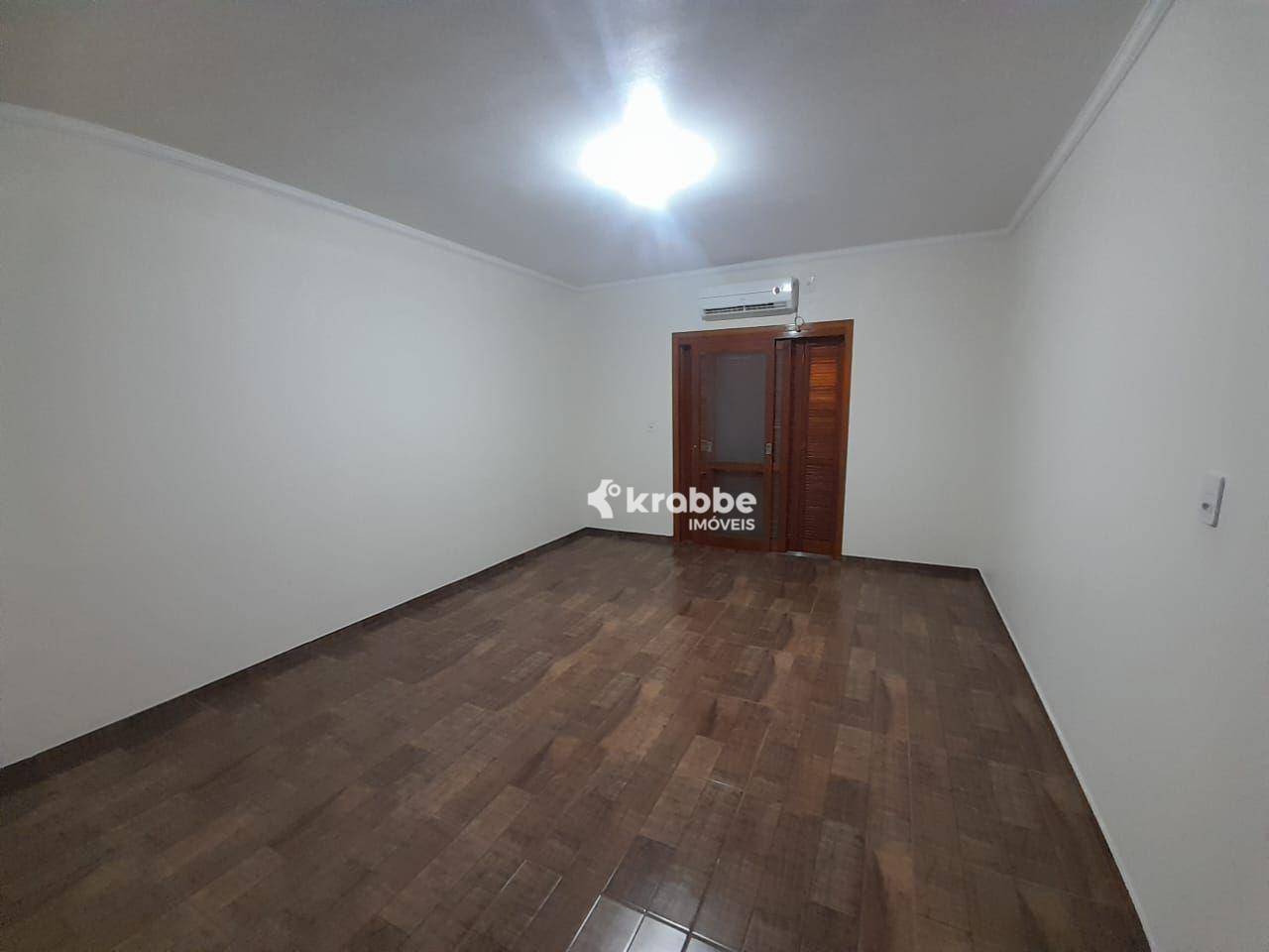 Casa para alugar com 3 quartos, 331m² - Foto 4