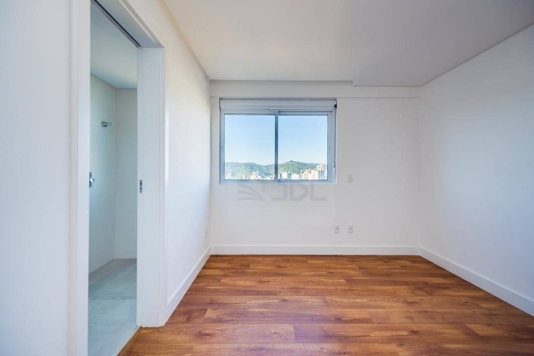 Apartamento à venda com 3 quartos, 199m² - Foto 14