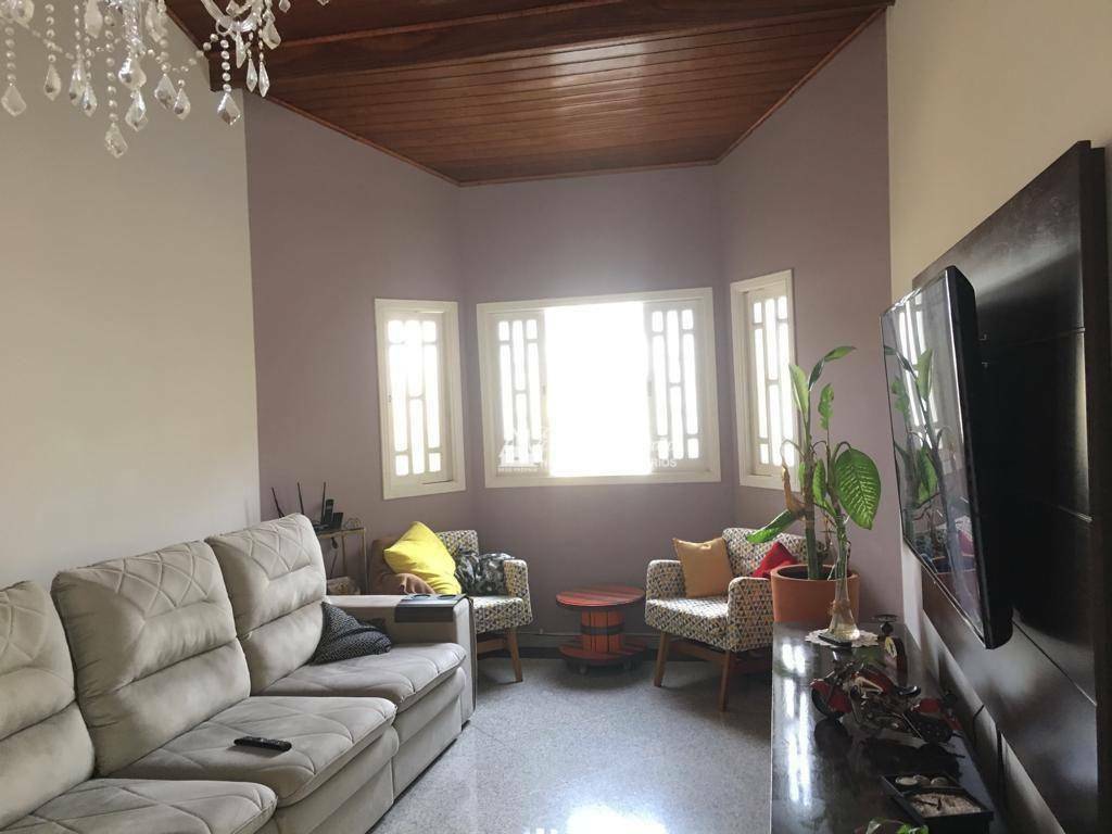 Casa à venda com 3 quartos, 223m² - Foto 3