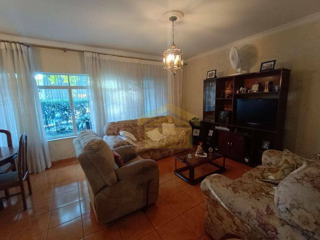 Casa à venda com 3 quartos, 250m² - Foto 1