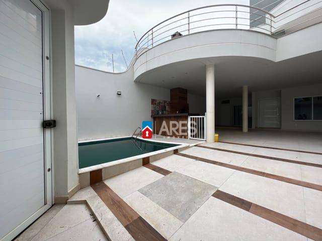 Casa à venda com 4 quartos, 301m² - Foto 2