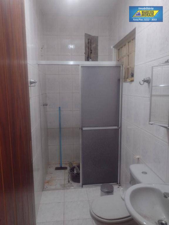 Casa para alugar com 6 quartos, 200m² - Foto 10