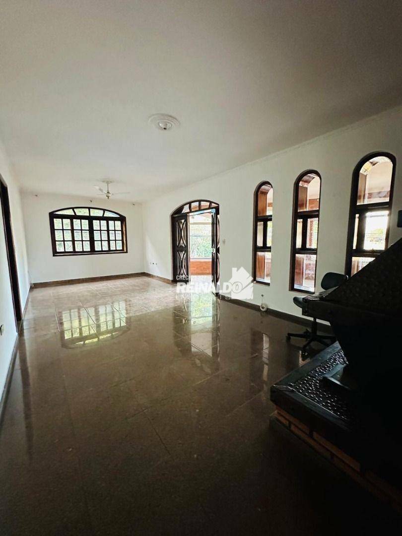 Casa para alugar com 3 quartos, 250m² - Foto 2