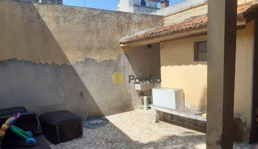 Casa à venda com 2 quartos, 111m² - Foto 4