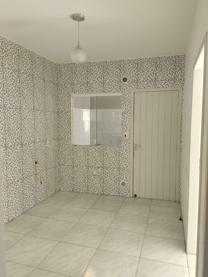 Casa à venda com 3 quartos, 50m² - Foto 4