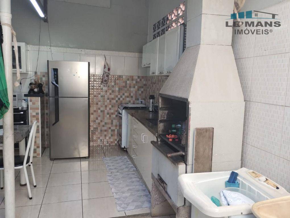 Casa à venda com 3 quartos, 200m² - Foto 32