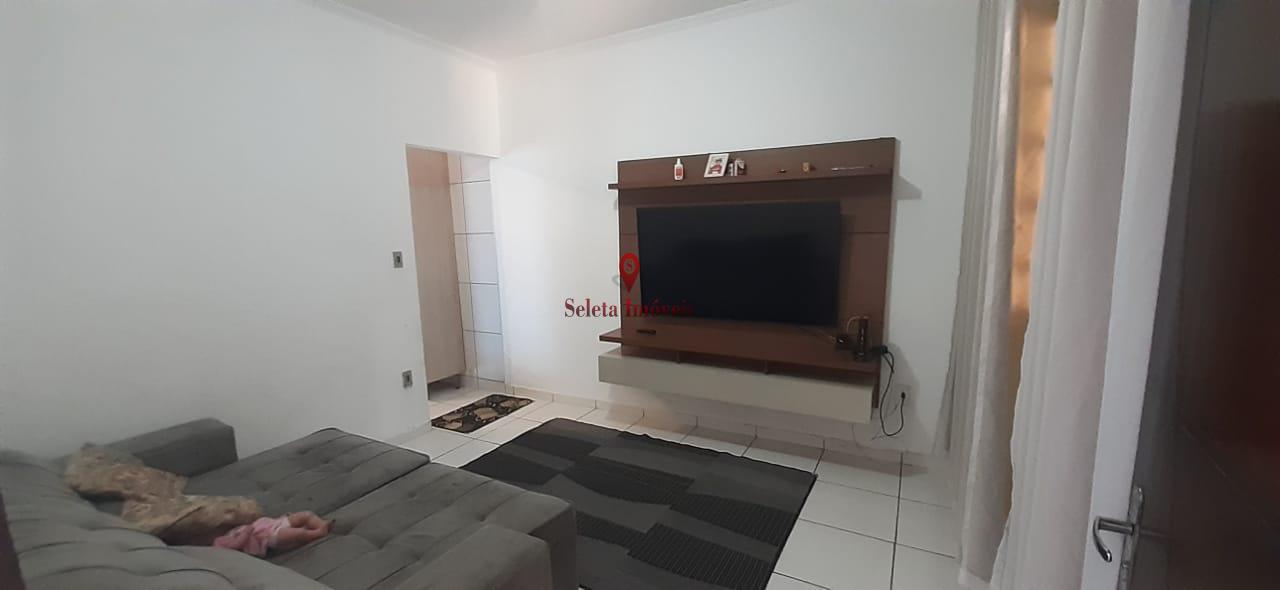 Casa à venda com 2 quartos, 100m² - Foto 1