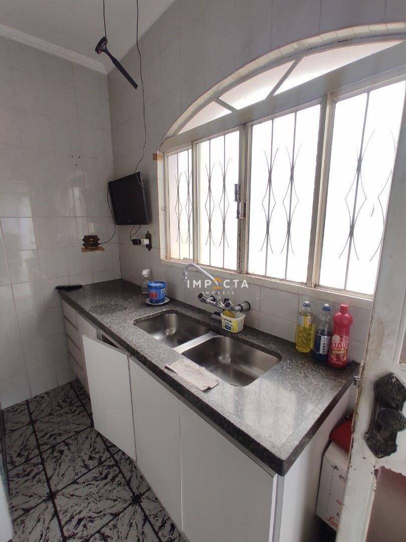 Casa à venda com 3 quartos, 169m² - Foto 3