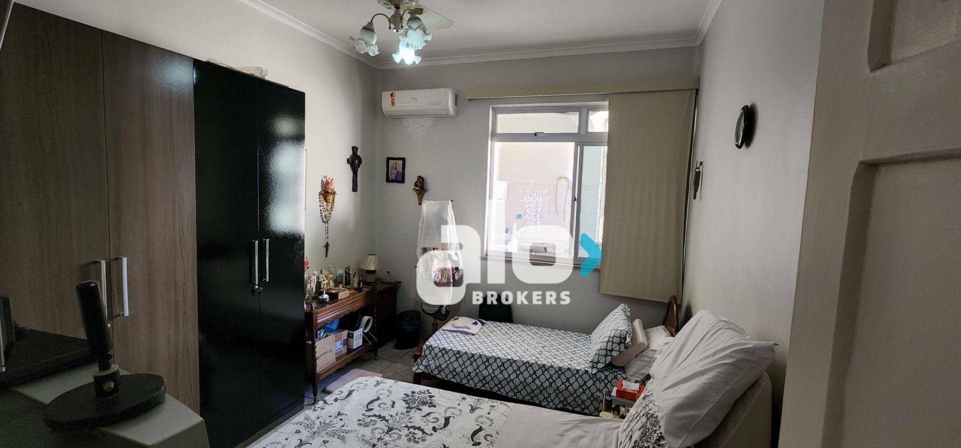 Casa à venda com 6 quartos, 276m² - Foto 25