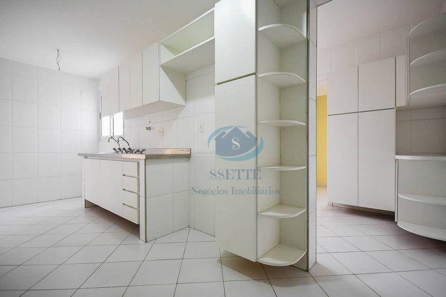 Apartamento para alugar com 4 quartos, 360m² - Foto 2