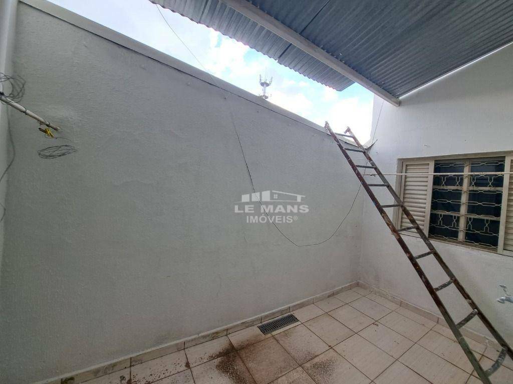 Casa para alugar com 4 quartos, 172m² - Foto 9