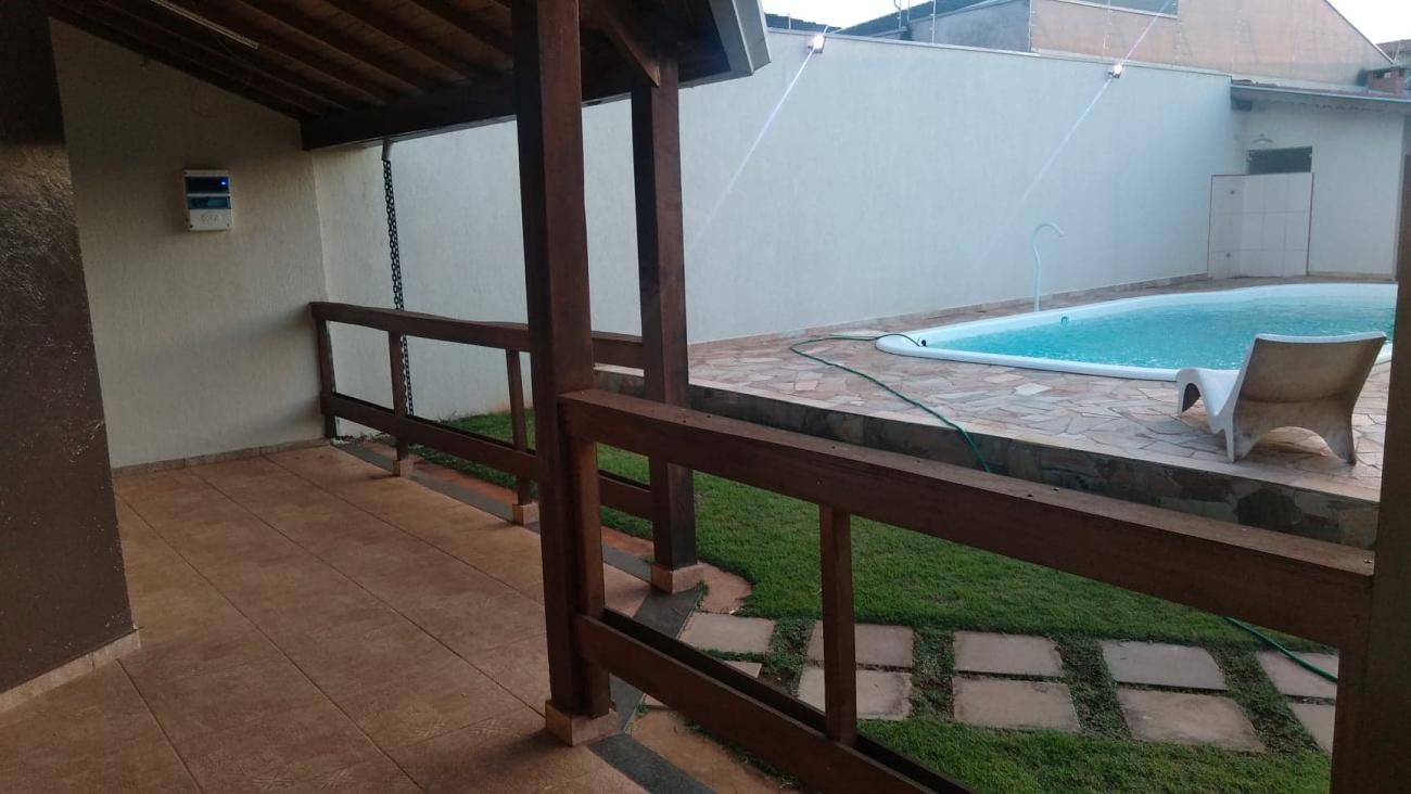 Casa à venda com 3 quartos, 270m² - Foto 1