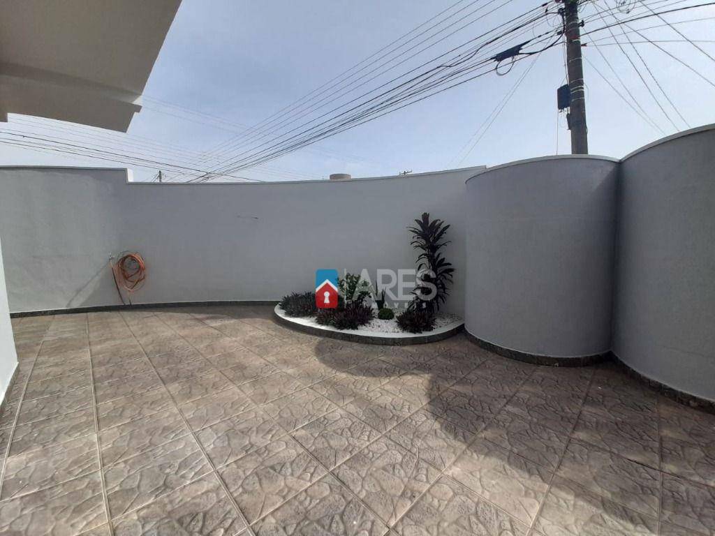 Casa para alugar com 3 quartos, 190m² - Foto 3