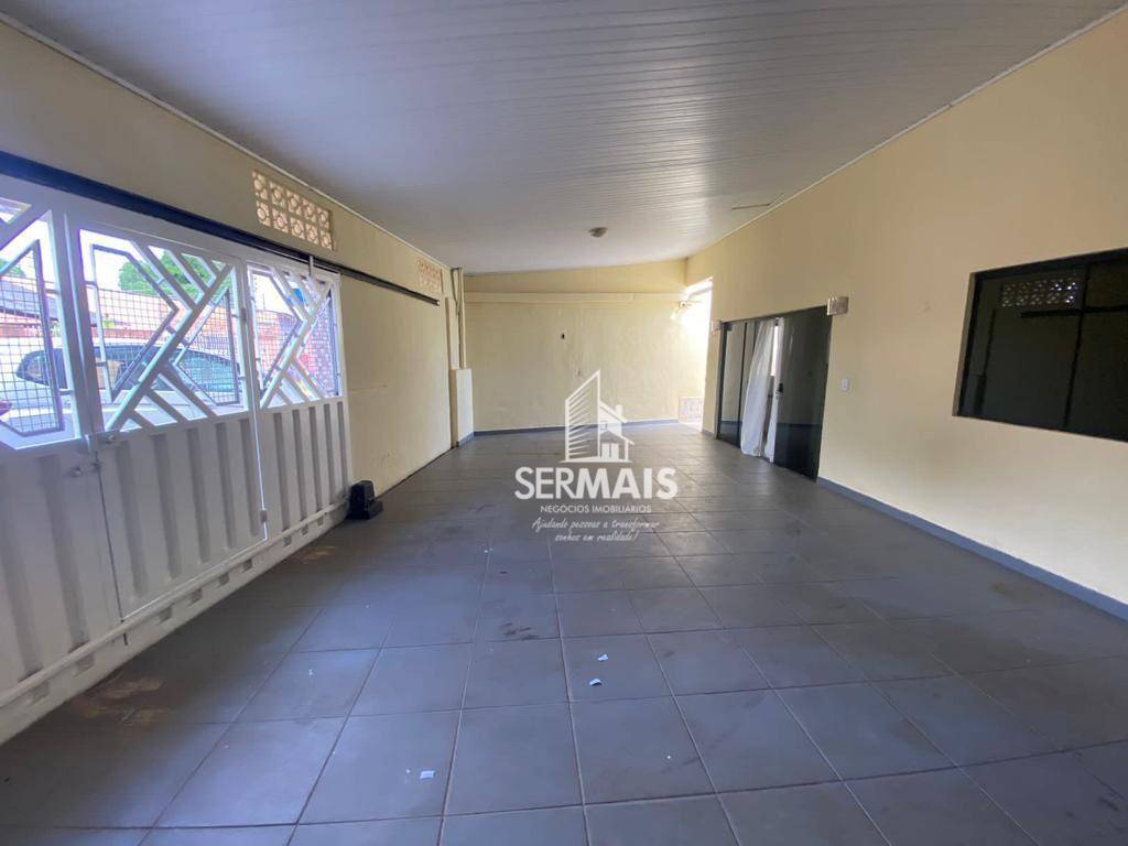 Casa à venda com 3 quartos, 180m² - Foto 2