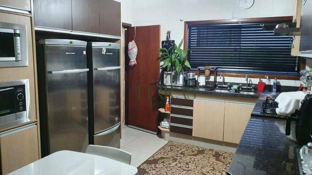 Casa de Condomínio à venda com 4 quartos, 250m² - Foto 3